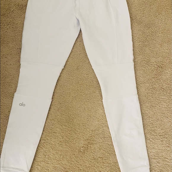 Alo Leggings - Picture 3 of 4